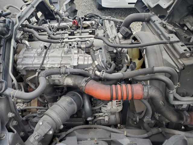 三菱ふそうキャンターアルミバン小型（2t・3t）[写真35]