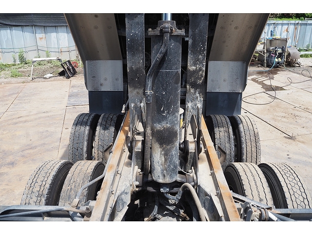 三菱ふそうスーパーグレートダンプ大型（10t）[写真12]