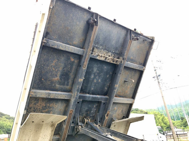 いすゞフォワードダンプ中型（4t）[写真16]