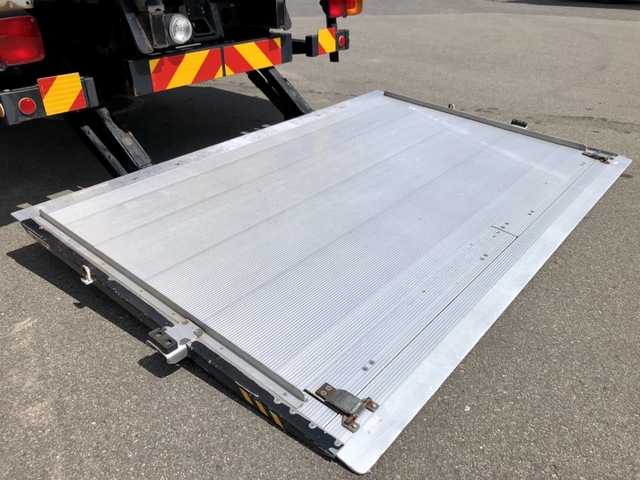 日野レンジャー冷凍車（冷蔵車）中型（4t）[写真10]