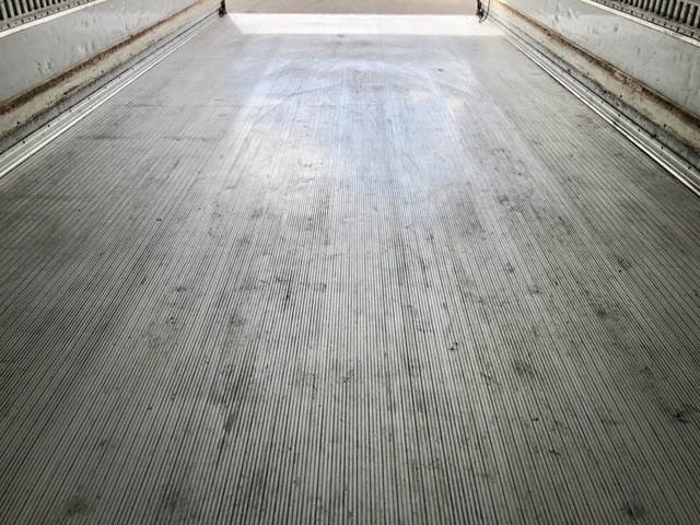 日野レンジャー冷凍車（冷蔵車）中型（4t）[写真15]