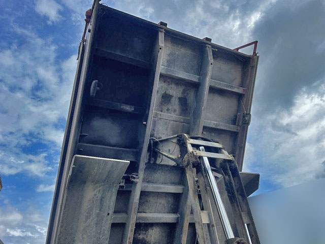 三菱ふそうスーパーグレートダンプ大型（10t）[写真12]