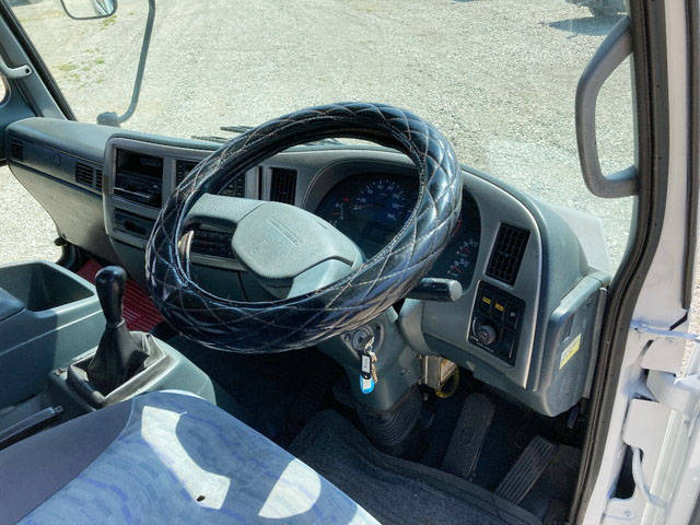 UDトラックスコンドルアルミブロック中型（4t）[写真30]