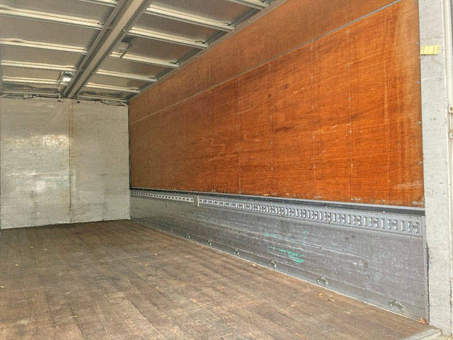 三菱ふそうファイターアルミウイング中型（4t）[写真13]