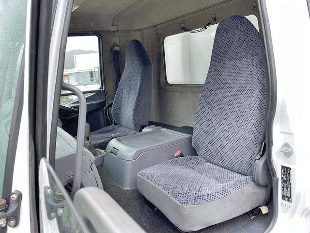 三菱ふそうファイターアルミウイング中型（4t）[写真33]