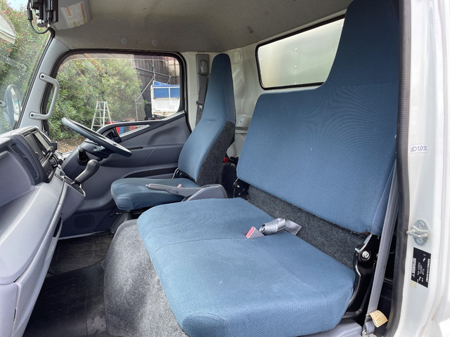 三菱ふそうキャンターアルミバン小型（2t・3t）[写真26]