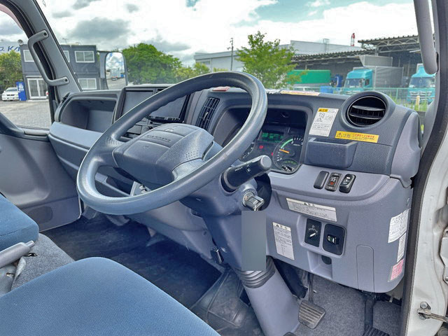 三菱ふそうキャンターアルミバン小型（2t・3t）[写真29]