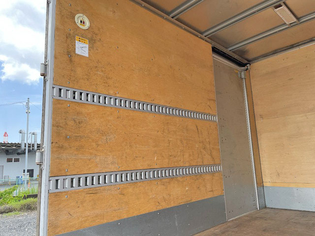 三菱ふそうキャンターアルミバン小型（2t・3t）[写真14]