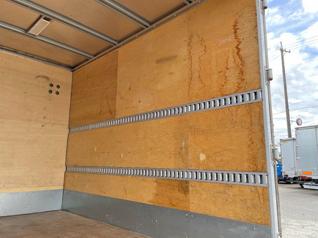 三菱ふそうキャンターアルミバン小型（2t・3t）[写真16]