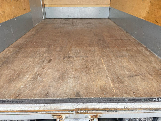 三菱ふそうキャンターアルミバン小型（2t・3t）[写真17]