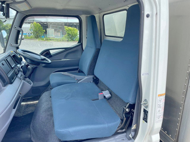 三菱ふそうキャンターアルミバン小型（2t・3t）[写真32]