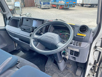 三菱ふそうキャンターアルミバン小型（2t・3t）[写真35]