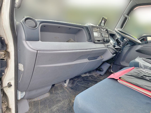 三菱ふそうキャンター冷凍車（冷蔵車）小型（2t・3t）[写真23]