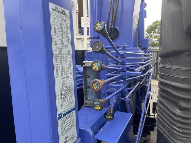 UDトラックスコンドルセルフクレーン4段中型（4t）[写真22]