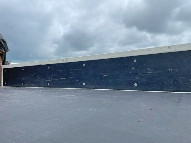 いすゞエルフ平ボディ小型（2t・3t）[写真17]