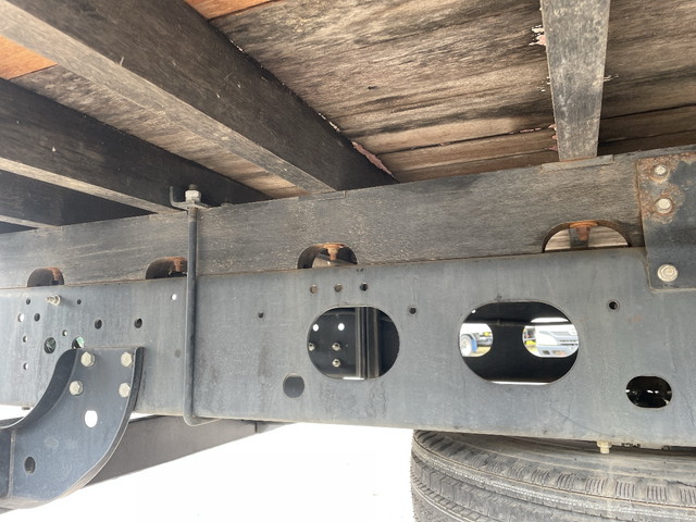 いすゞフォワード平ボディ中型（4t）[写真19]