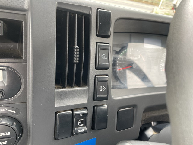 いすゞフォワード平ボディ中型（4t）[写真35]