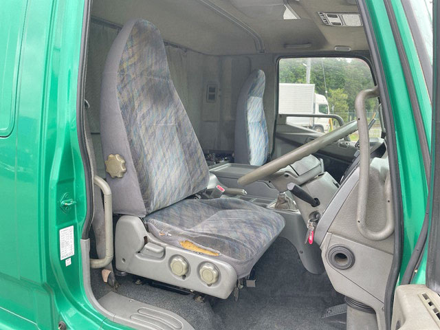 三菱ふそうファイター冷蔵冷凍ウイング中型（4t）[写真33]
