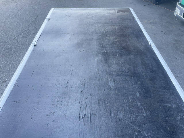 いすゞエルフ平ボディ小型（2t・3t）[写真16]