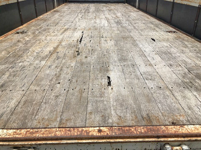 いすゞフォワード平ボディ中型（4t）[写真13]