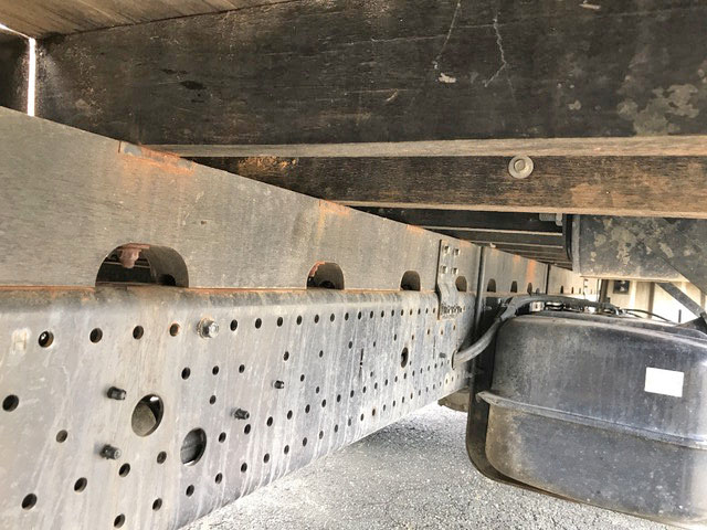 いすゞフォワード平ボディ中型（4t）[写真24]