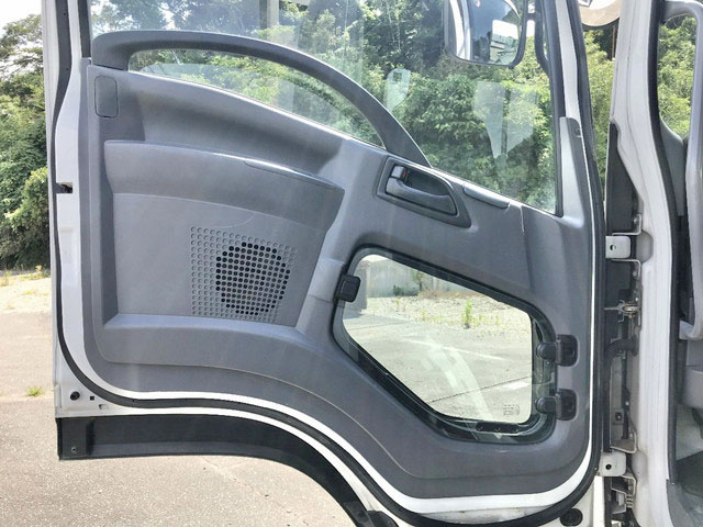 いすゞフォワード平ボディ中型（4t）[写真29]