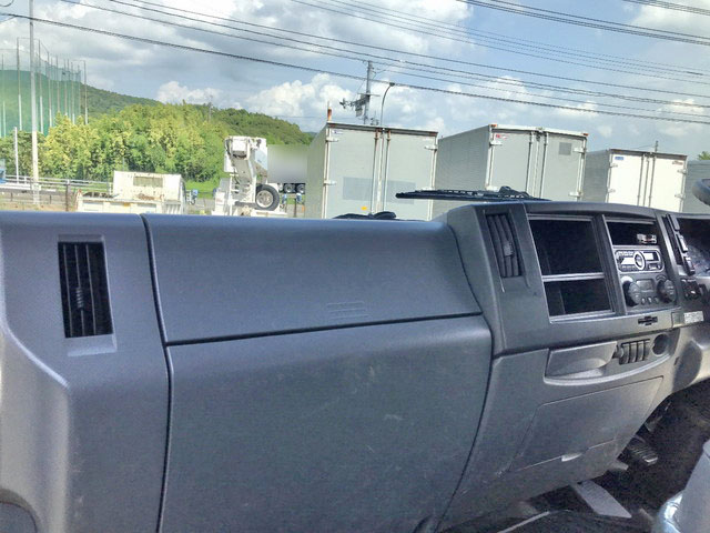 いすゞフォワード平ボディ中型（4t）[写真31]