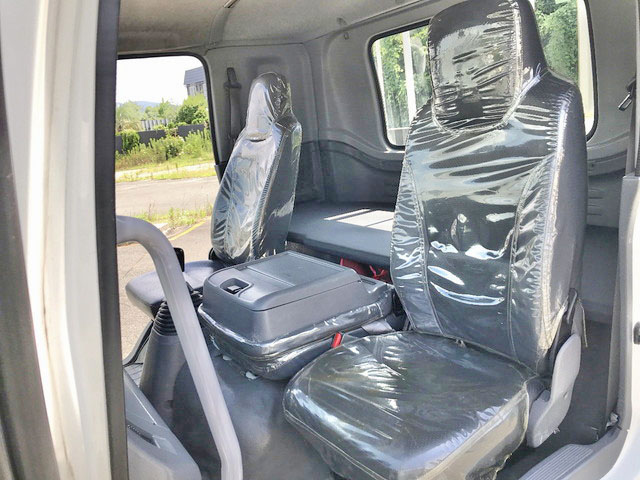 いすゞフォワード平ボディ中型（4t）[写真32]