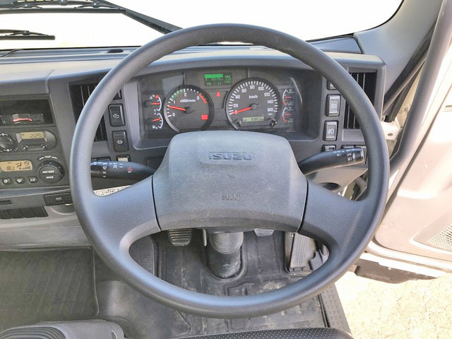 いすゞフォワード平ボディ中型（4t）[写真37]