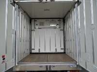 いすゞエルフ冷凍車（冷蔵車）小型（2t・3t）[写真03]