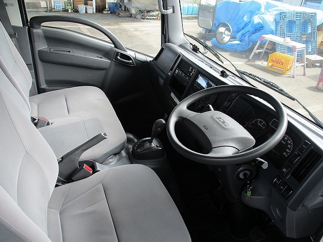 いすゞエルフ冷凍車（冷蔵車）小型（2t・3t）[写真06]