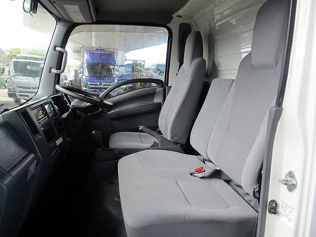 いすゞエルフ冷凍車（冷蔵車）小型（2t・3t）[写真09]