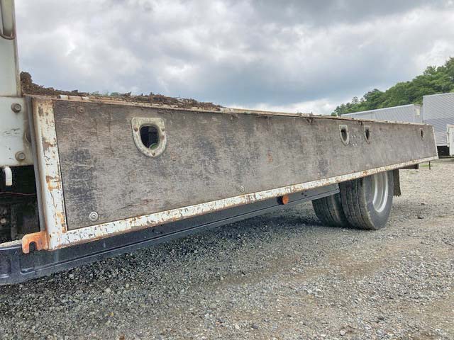 三菱ふそうキャンター平ボディ小型（2t・3t）[写真12]