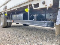 三菱ふそうキャンター平ボディ小型（2t・3t）[写真16]