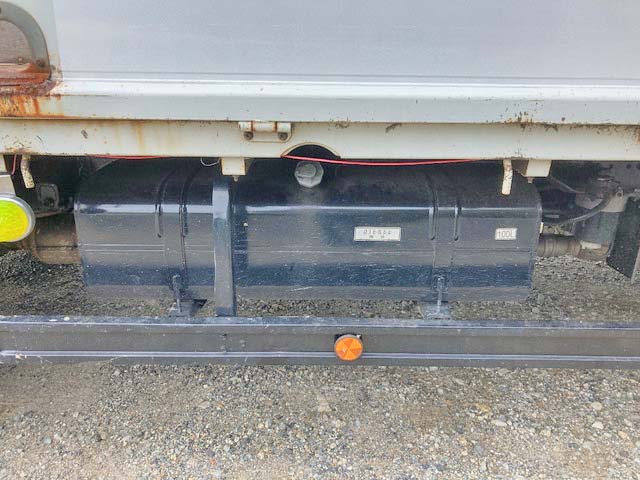 三菱ふそうキャンター平ボディ小型（2t・3t）[写真18]