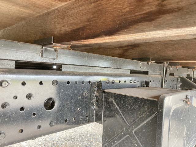 三菱ふそうキャンター平ボディ小型（2t・3t）[写真22]