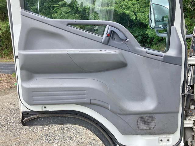 三菱ふそうキャンター平ボディ小型（2t・3t）[写真28]
