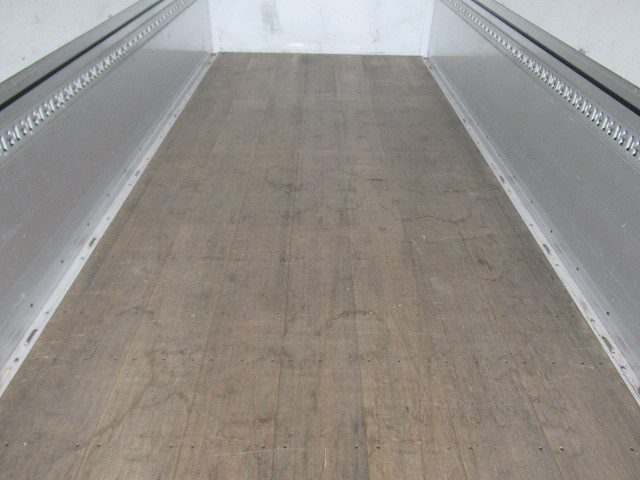 三菱ふそうスーパーグレートアルミウイング大型（10t）[写真10]