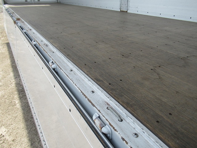 三菱ふそうスーパーグレートアルミウイング大型（10t）[写真13]