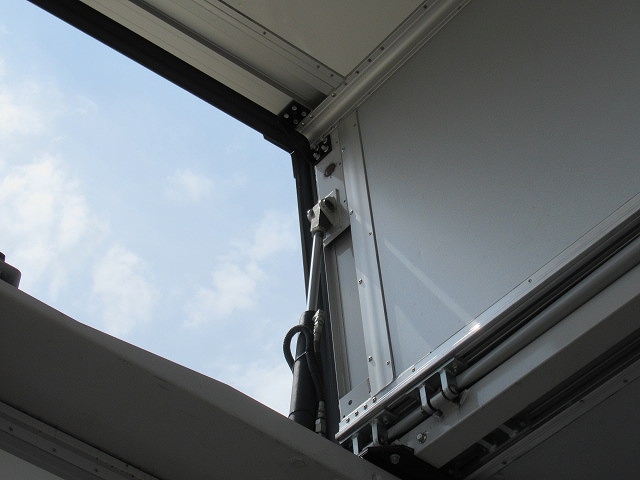 三菱ふそうスーパーグレートアルミウイング大型（10t）[写真15]