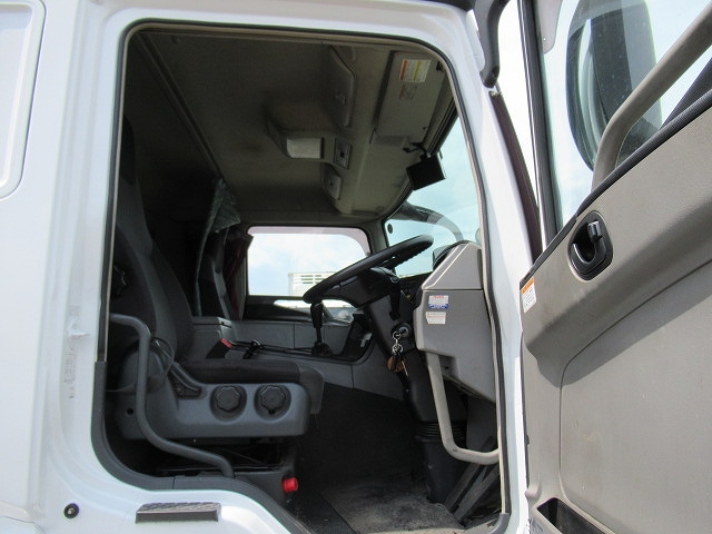 三菱ふそうスーパーグレートアルミウイング大型（10t）[写真22]