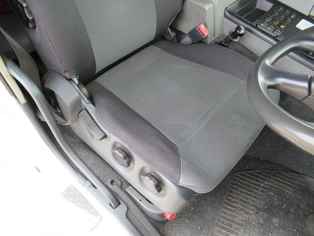 三菱ふそうスーパーグレートアルミウイング大型（10t）[写真23]