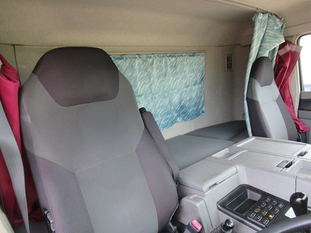 三菱ふそうスーパーグレートアルミウイング大型（10t）[写真24]