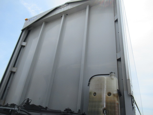 三菱ふそうスーパーグレートアルミウイング大型（10t）[写真37]