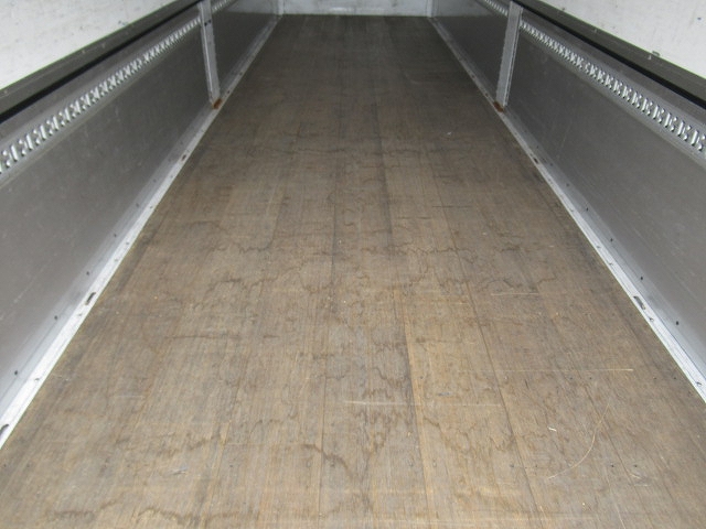 三菱ふそうスーパーグレートアルミウイング大型（10t）[写真09]