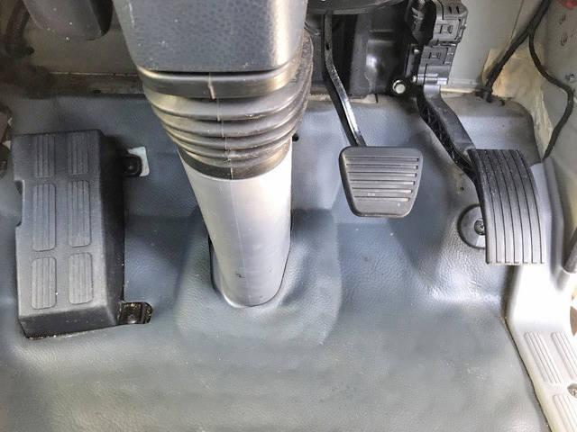 三菱ふそうキャンター平ボディ小型（2t・3t）[写真35]