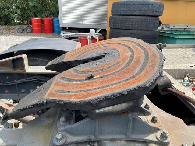 UDトラックスクオントレーラーヘッド（トラクターヘッド）大型（10t）[写真13]