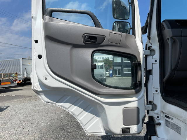 UDトラックスクオントレーラーヘッド（トラクターヘッド）大型（10t）[写真26]