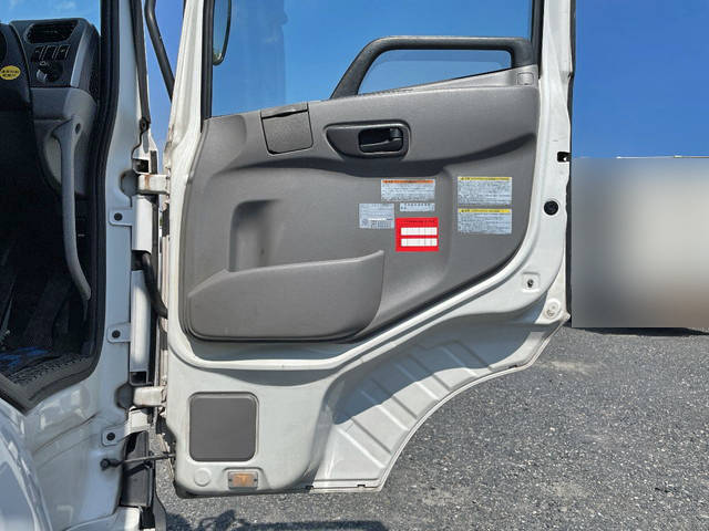 UDトラックスクオントレーラーヘッド（トラクターヘッド）大型（10t）[写真27]