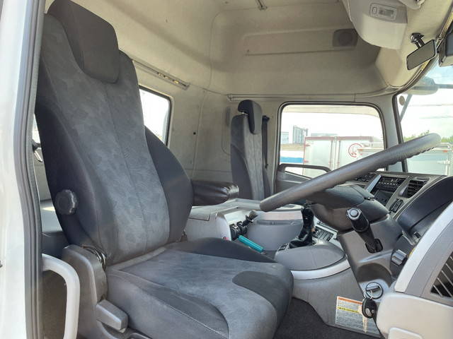 UDトラックスクオントレーラーヘッド（トラクターヘッド）大型（10t）[写真29]